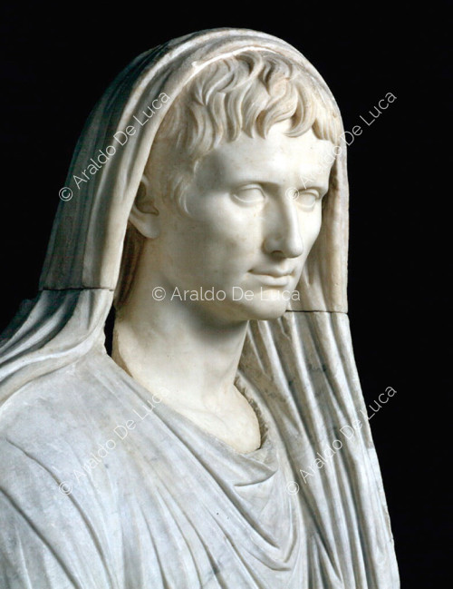 Statue des Augustus als Pontifex Maximus
