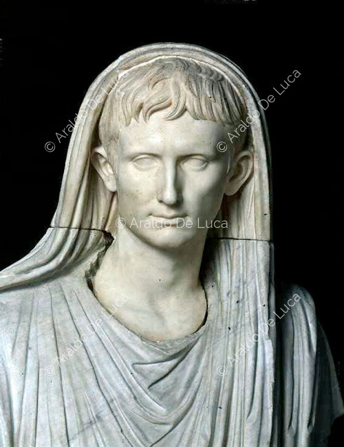 Statue d'Auguste en Pontifex Maximus