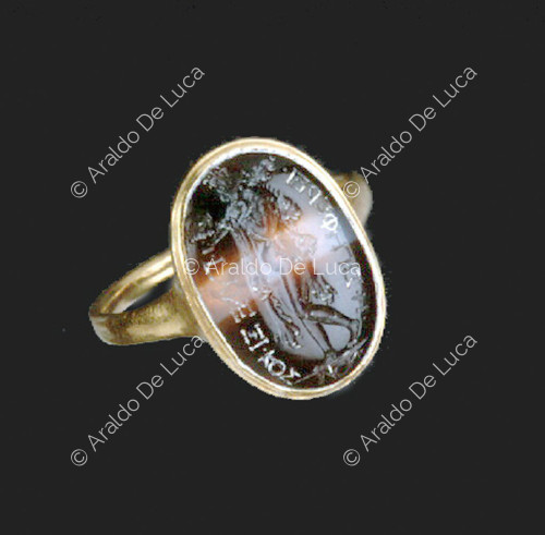 Ring with Onphale with club and lion skin