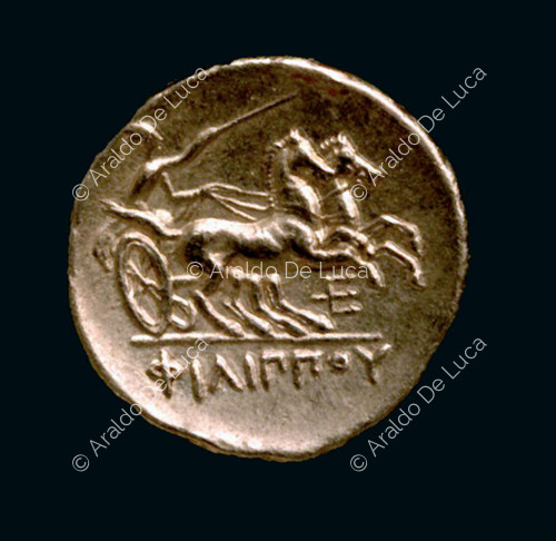 Münze mit der Darstellung eines Streitwagens mit zwei Pferden