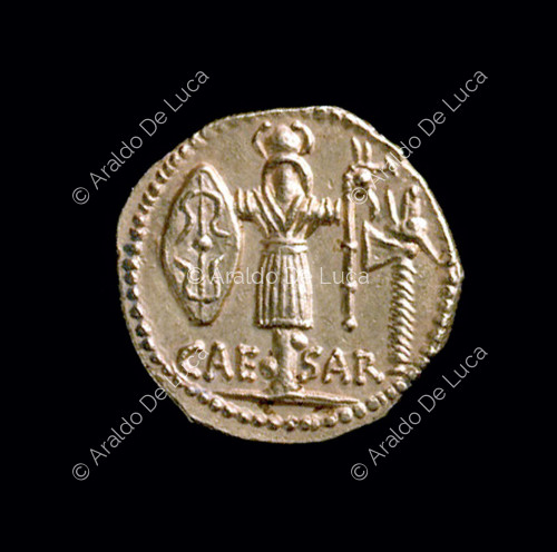 Coin with Gallic weapons trophy