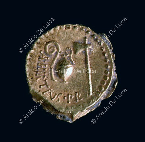 Lithuo, pitcher and axe, Aureus of Caesar
