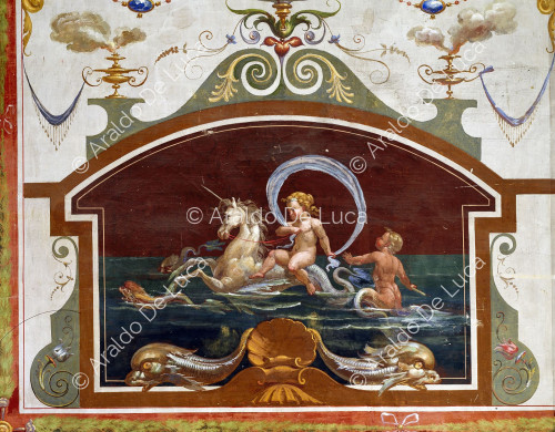 Panel de motivos pompeyanos con putti y caballito de mar