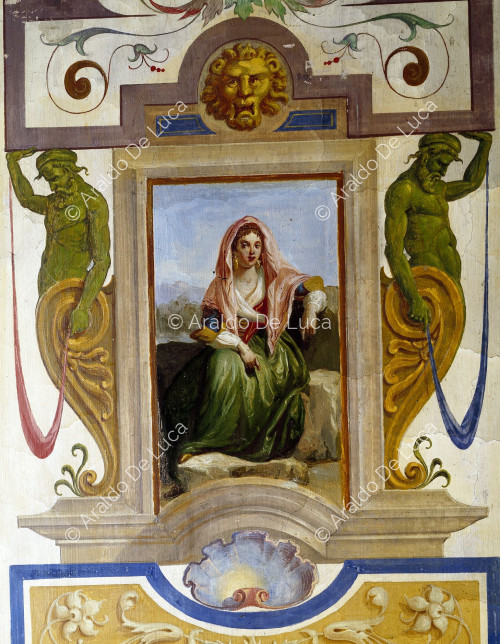 Pared decorada con una mujer disfrazada del Reino de las Dos Sicilias. Detalle