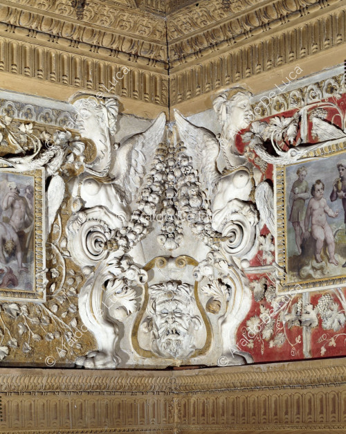 Decoration with a pair of winged sphinxes