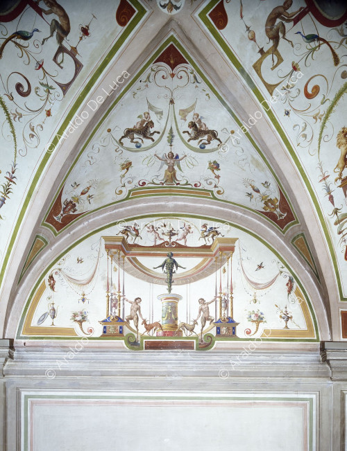 Vault decorated with frescoes and grotesques. Detail