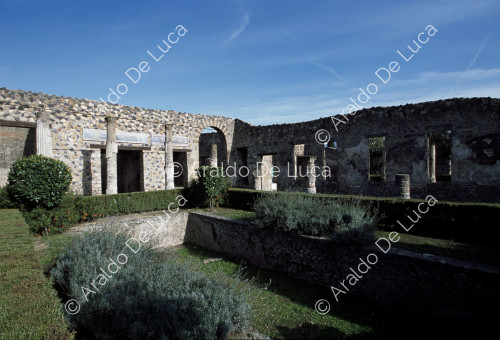 Haus des Citarista. Medianes Peristyl. Nymphaeum