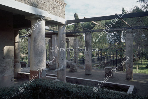 Casa de Loreius Tiburtinus u Octavius Quartius.Oecus. Columnas del Eurypus Superior