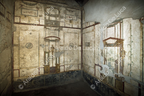 House of Loreius Tiburtinus or Octavius Quartius. Oecus in the IV style. Fresco