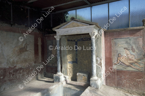 Haus des Loreius Tiburtinus oder Octavius Quartius. Aedicule distila