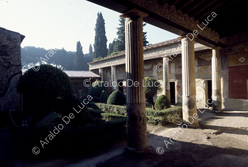 Haus der Venus in einer Muschel. Peristyl-Portikus und Garten