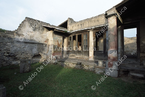 Casa dell'Efebo. Portico e triclinio coperto
