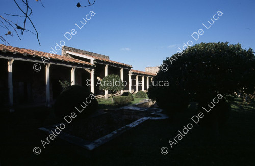 House of Julia Felix. Peristyle and garden|
