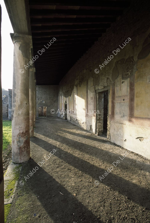 Hundertjähriges Haus. Peristyl-Säulen