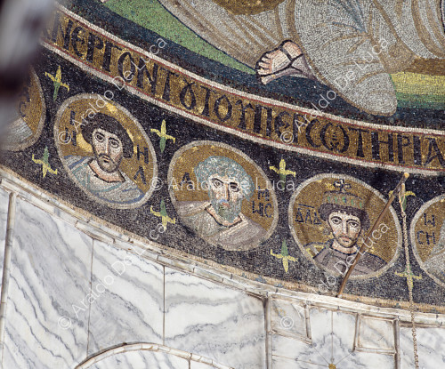 Medallones que contienen bustos de los Doce Apóstoles - Mosaico de la Transfiguración, particular