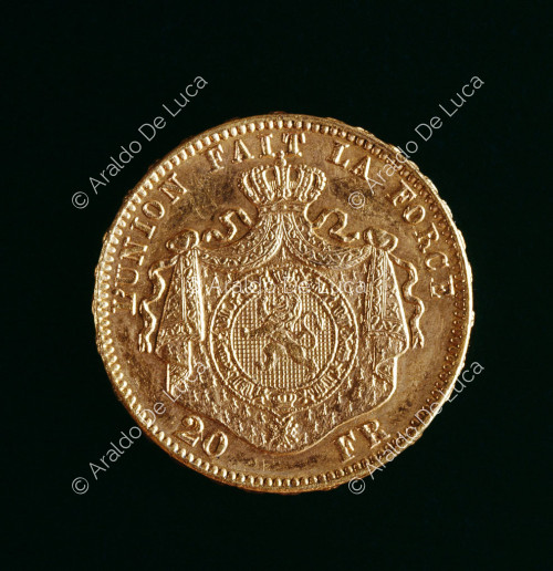 Gekröntes belgisches Wappen, in der Mitte ein aufgerichteter Löwe in einem runden Schild, 20 Goldfranken von König Leopold II. von Belgien