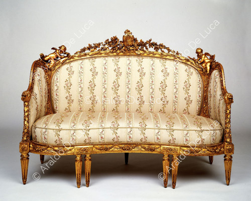 Armchair padded golden

