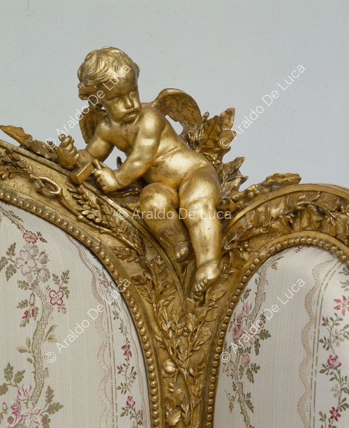 Sofa. Detail of the gilded bronze decorations