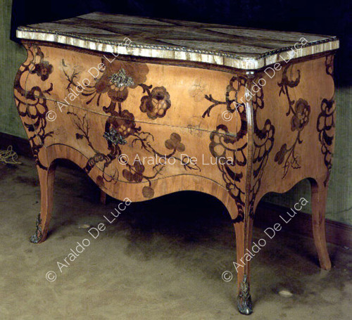 Dresser veneered with floral motifs