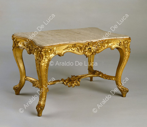 Tavolo in bronzo dorato con piano marmoreo