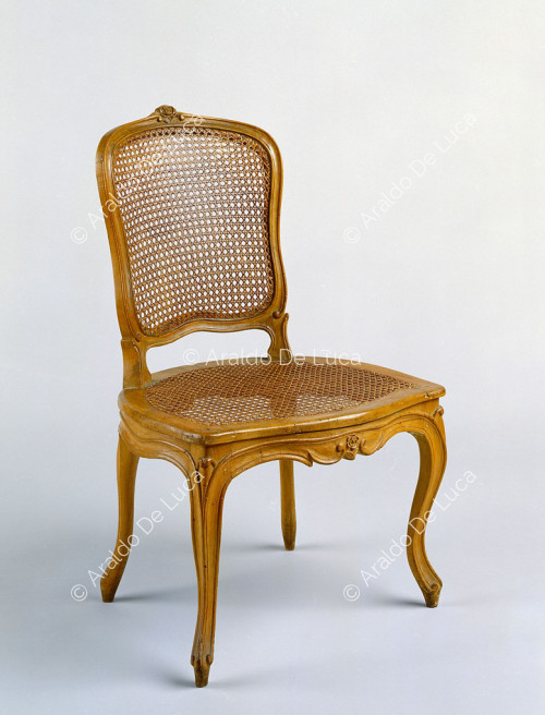 Armchair with quadrangular backrest