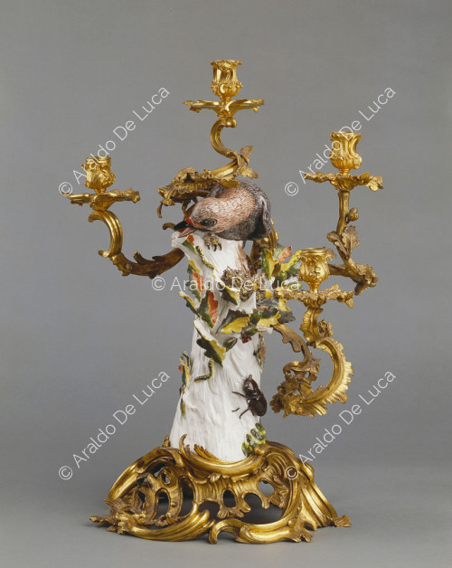 Candeliere di porcellana con base in bronzo