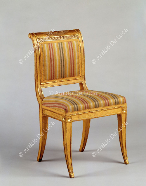 Chaise en bois sculpté et doré