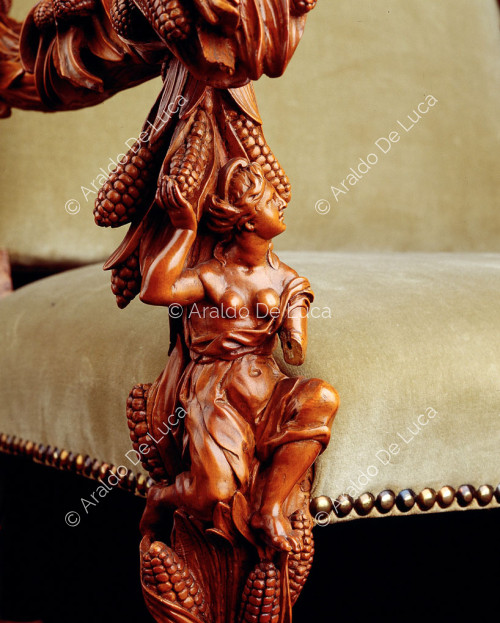 Chaise sculptée avec représentation du zodiaque