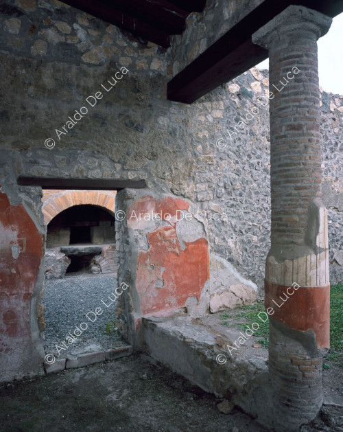 Bakery of Popidius Priscus. Peristilio