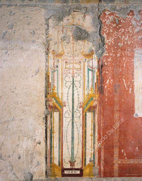 House of the Casti Amanti. Triclinium. Fresco with architectural motif