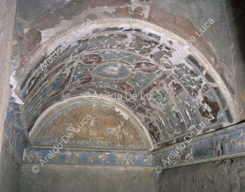 House of the Iliac Sacellum. Sacello Iliaco. Vault relief