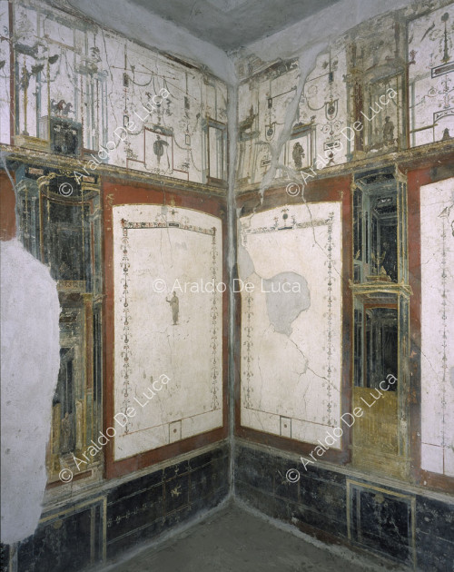 Loreius Tiburtinus or Octavius Quartius. Oecus with frescoes in the IV style