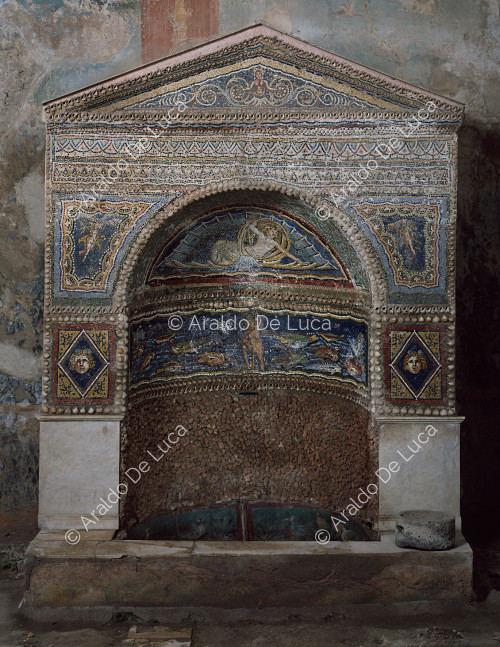 House of the Wounded Bear. Tablino. Mosaic fountain