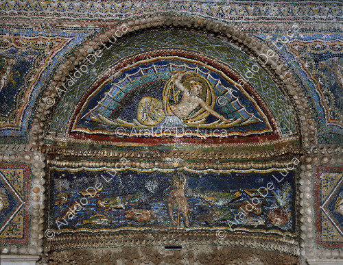 Haus des verwundeten Bären. Tablino. Mosaik-Brunnen. Detail mit Venus und Poseidon