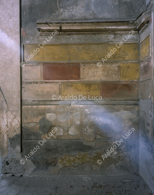 Casa di Sallustio. Cubicolo decorato con affreschi in I stile. Particolare della parete