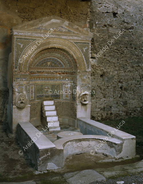 House of the Great Fountain. Nymphaeum decorated with mosaic