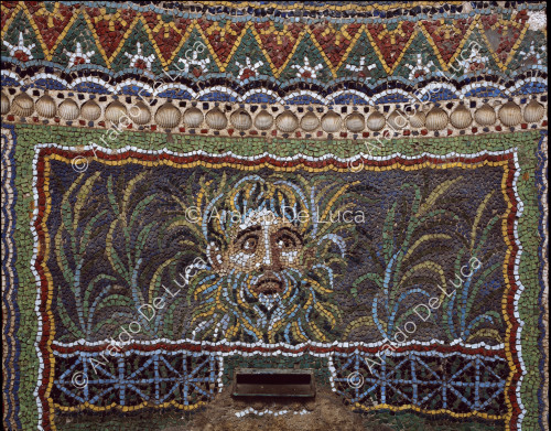 Large fountain house. Nymphaeum. Niche mosaic