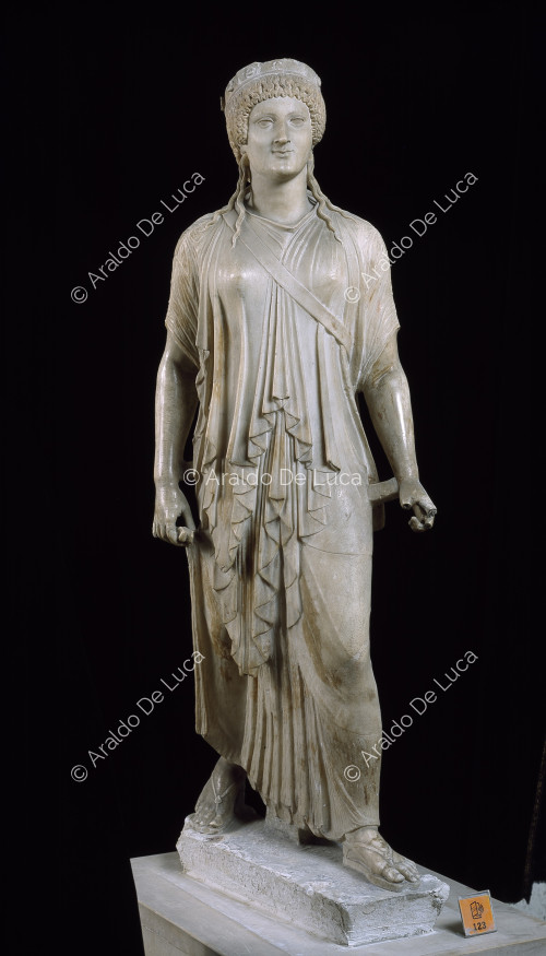 Statue en marbre d'Artémis