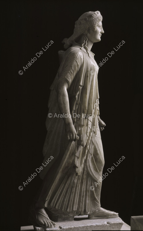 Statua in marmo di Artemide