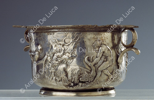 Embossed decorated silver cup with landscape