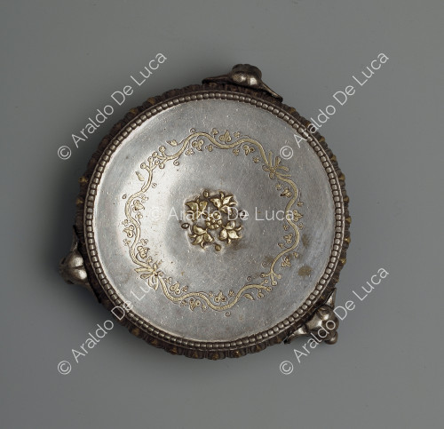 Silver plate decorated with floral motifs