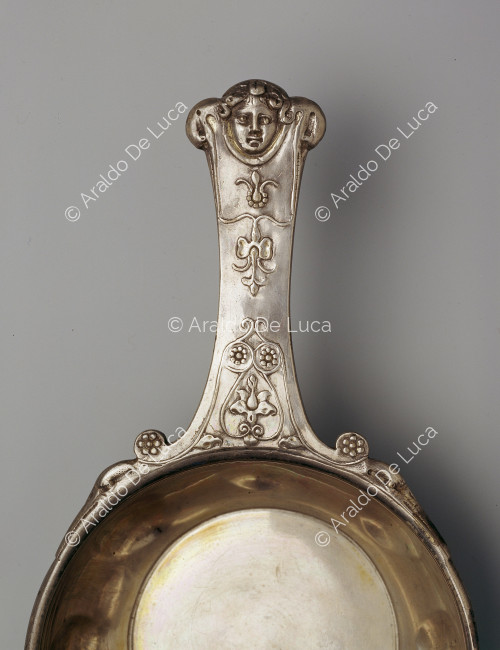 Silver receptacle with handle decorated with phytomorphic motifs. Detail of the handle