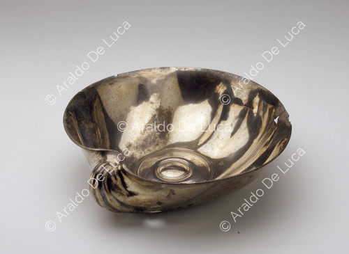 Shell-shaped silver cup