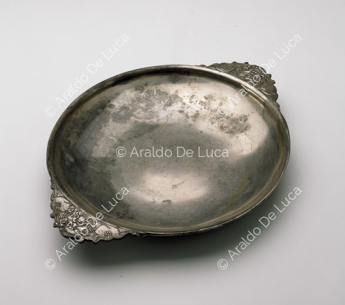 Silver plate with handles decorated with anthropomorphic motifs