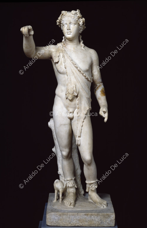 Statua in marmo di Dioniso con pantera