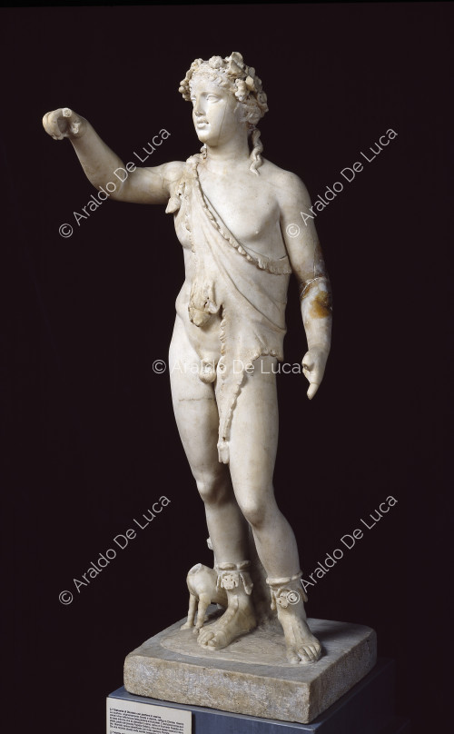 Statua in marmo di Dioniso con pantera