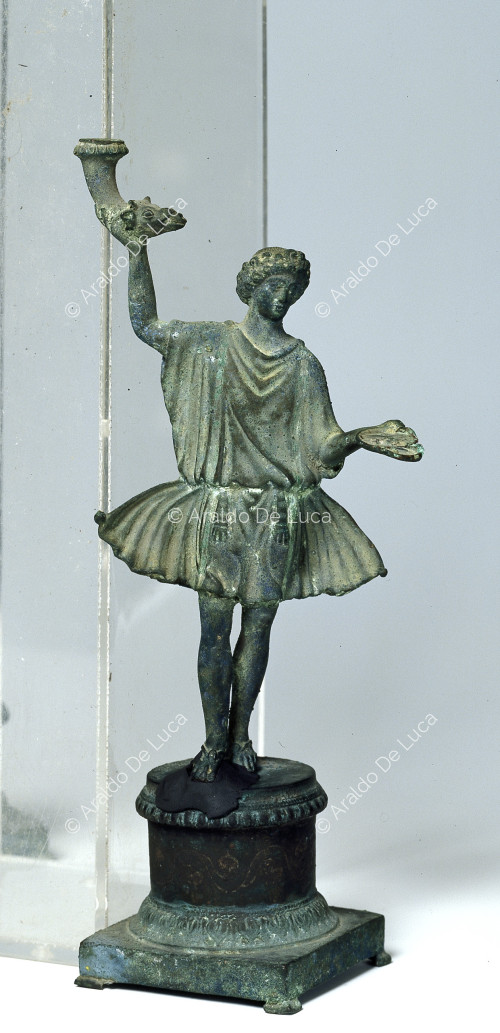 Bronzestatuette von Lare