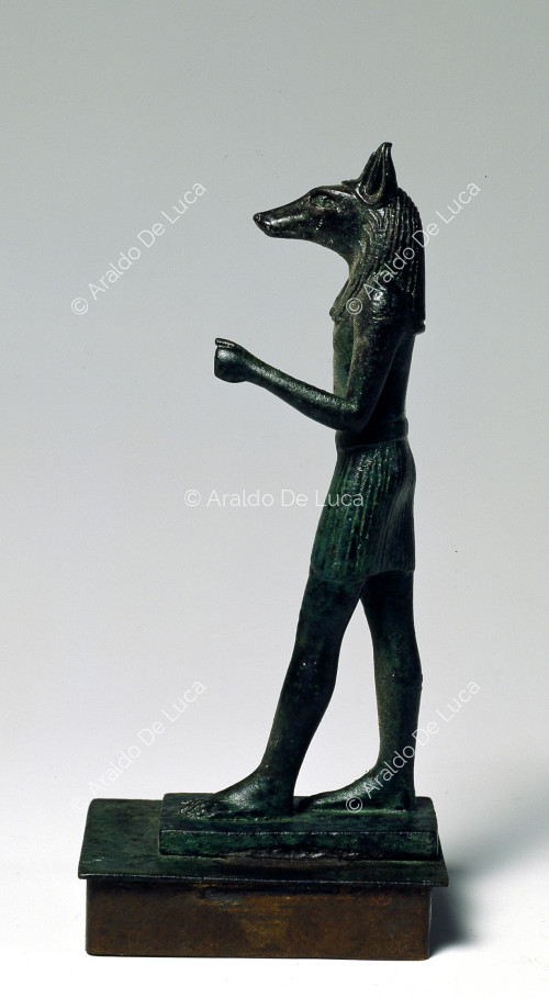 Estatuilla de bronce del dios Abeja