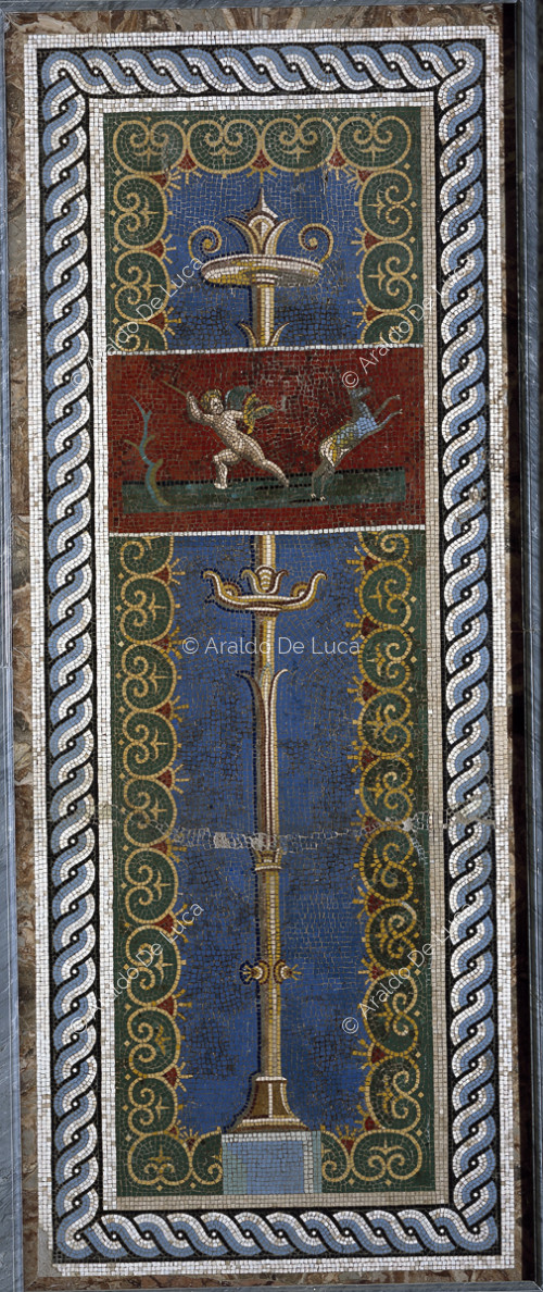 Mosaico con Cupido Cazador y Candelabros