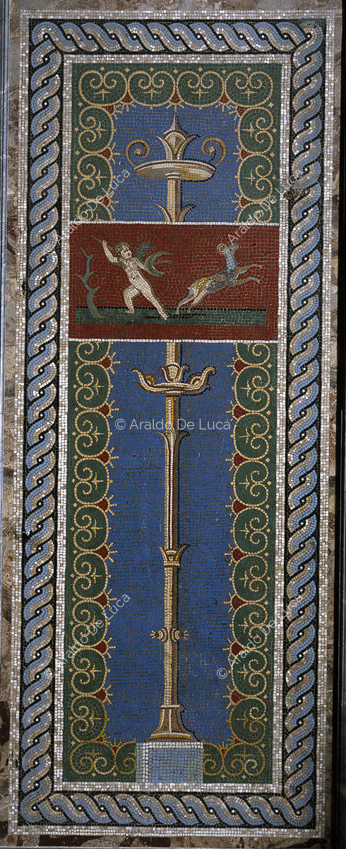Mosaïque avec Cupidon le chasseur et chandelier